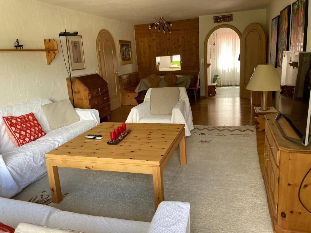 Apartments Chesa Guardaval room 4