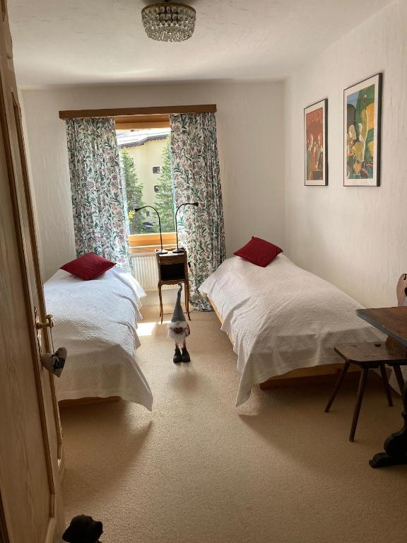 Apartments Chesa Guardaval room 6